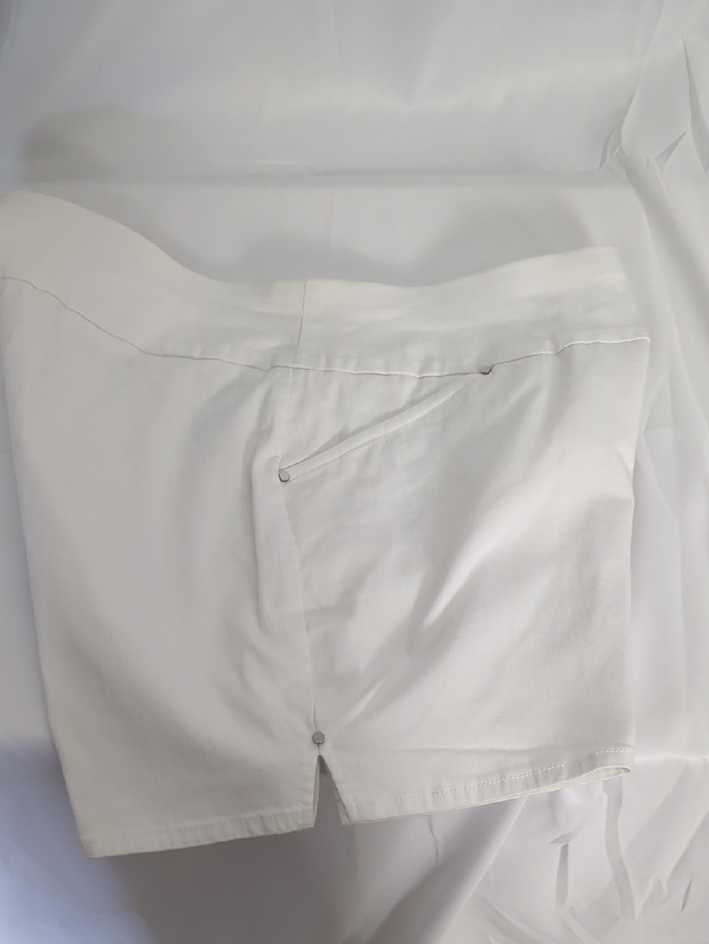 INC International Concepts White Women's Flat-Front Shorts with Side Pocket